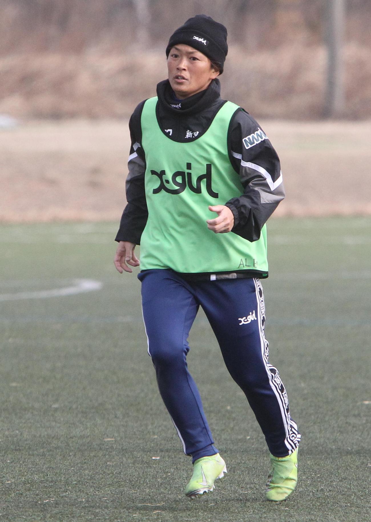 後半戦初戦に向け、調整を行う新潟の上尾野辺