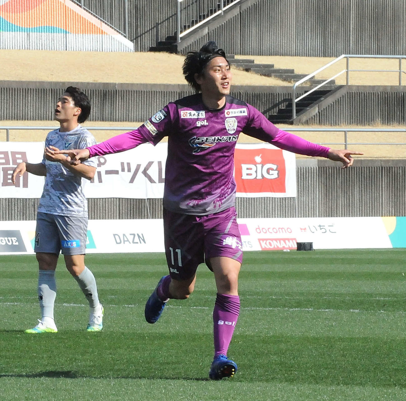 前半45分、チーム3点目を挙げ喜ぶ藤枝土井