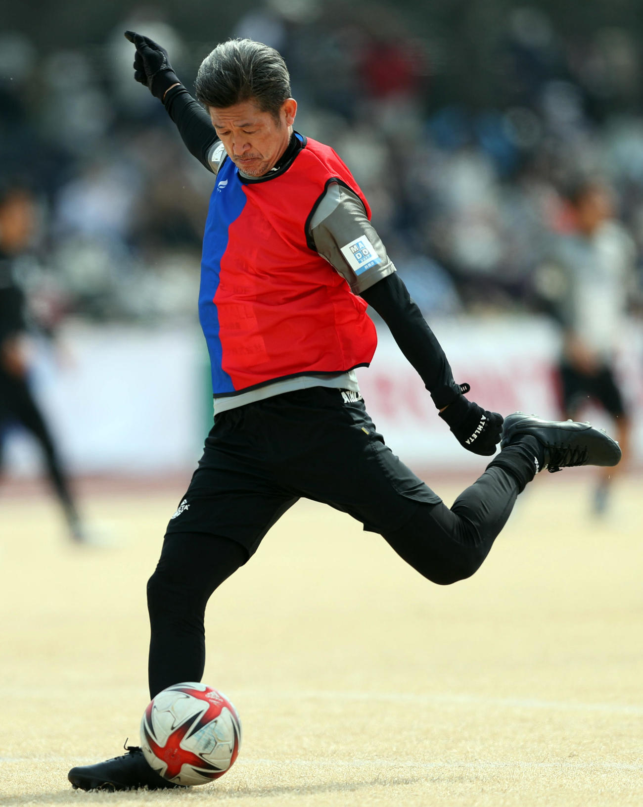 鈴鹿対青森　試合前、ウオーミングアップをする鈴鹿カズ（撮影・狩俣裕三）