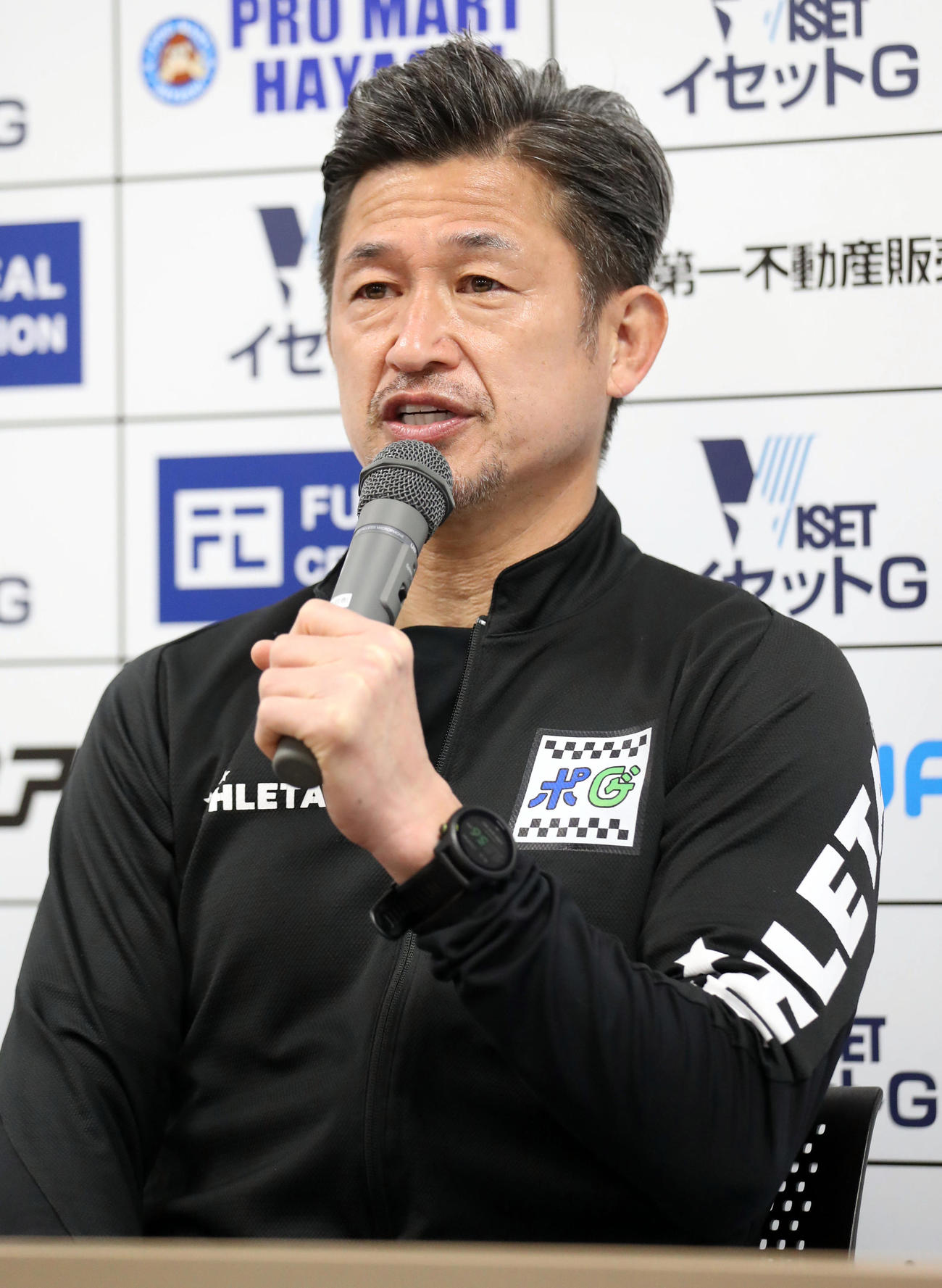 鈴鹿対青森　試合後の会見でプレーを振り返る鈴鹿カズ（撮影・狩俣裕三）
