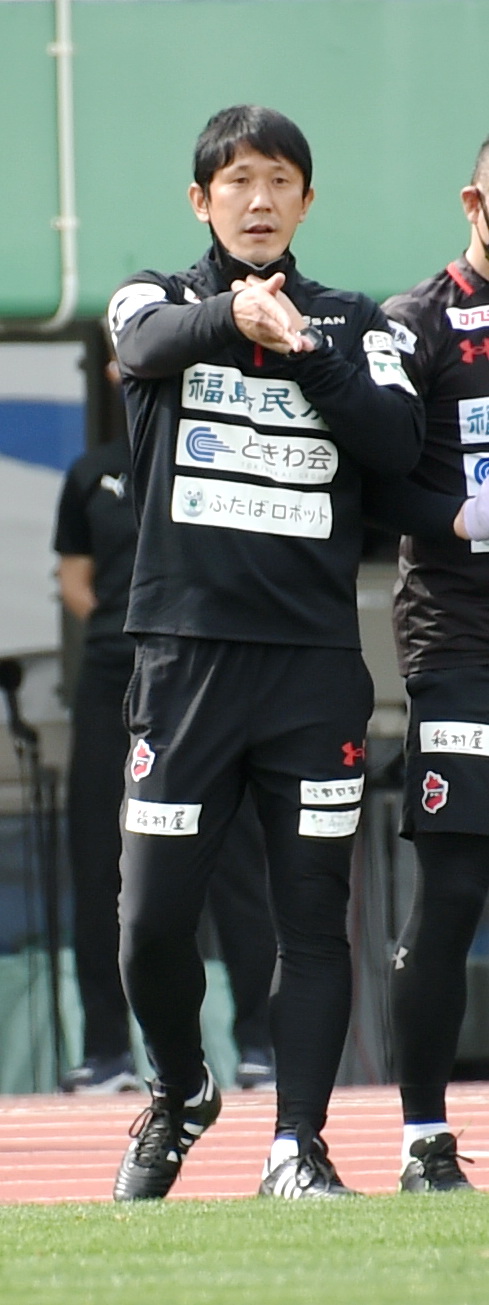 鹿児島対いわき　Jリーグ初采配のいわき村主監督（撮影・山田愛斗）