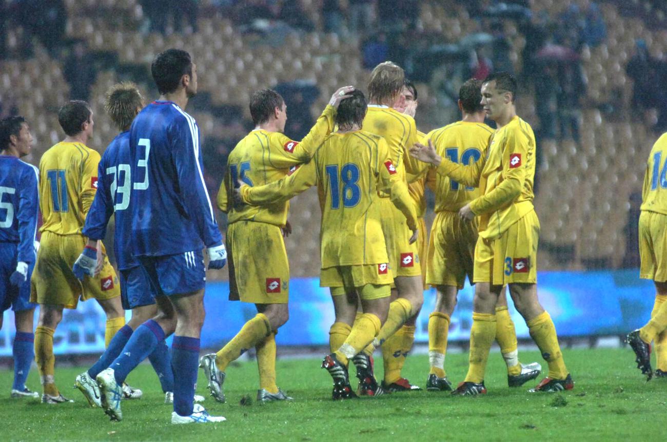 2005年10月、親善試合でウクライナ代表と対戦した日本代表（撮影・PIKO）