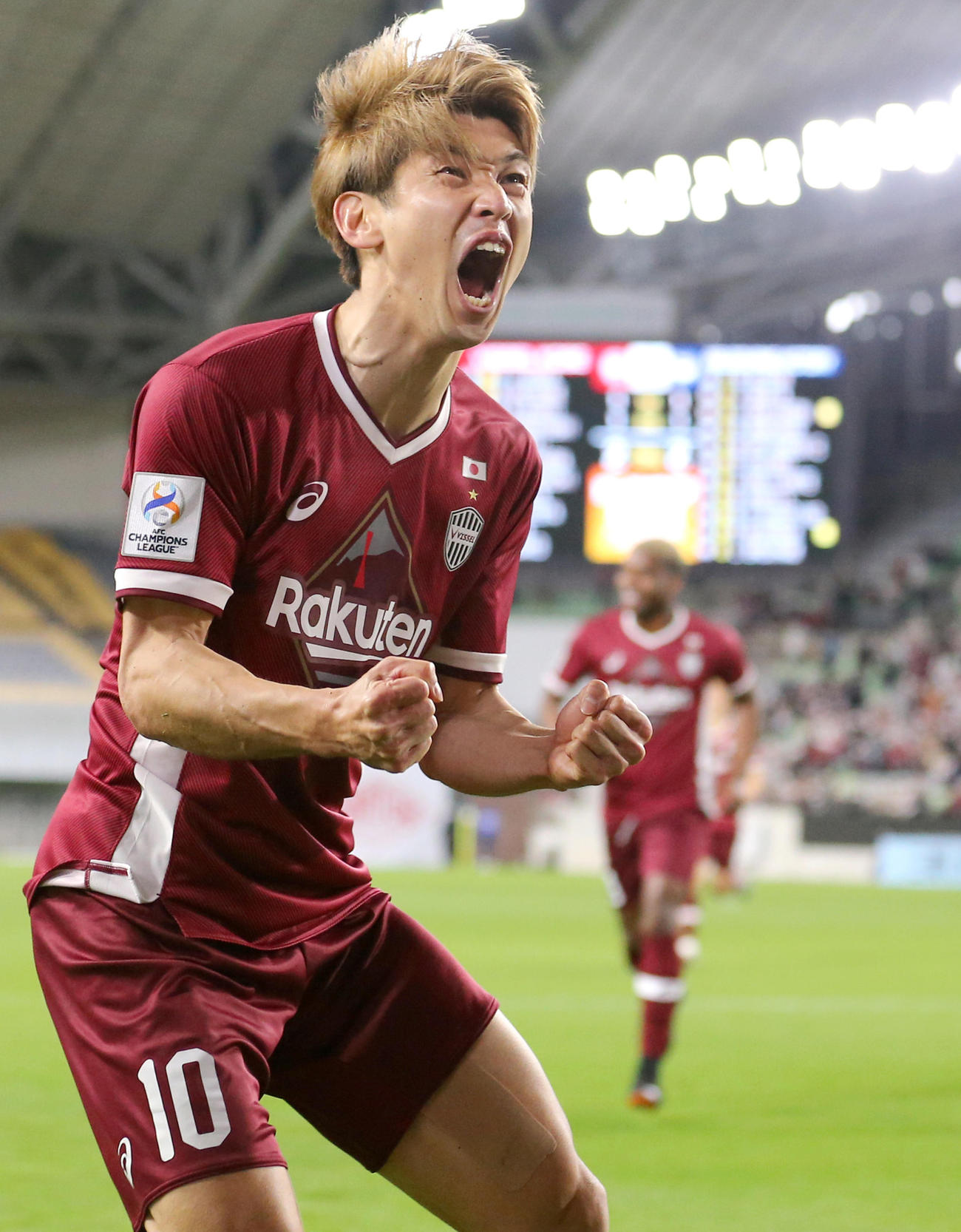 神戸対メルボルンV　後半、神戸大迫勇也（手前）は2点目のゴールを決め喜ぶ（撮影・上山淳一）