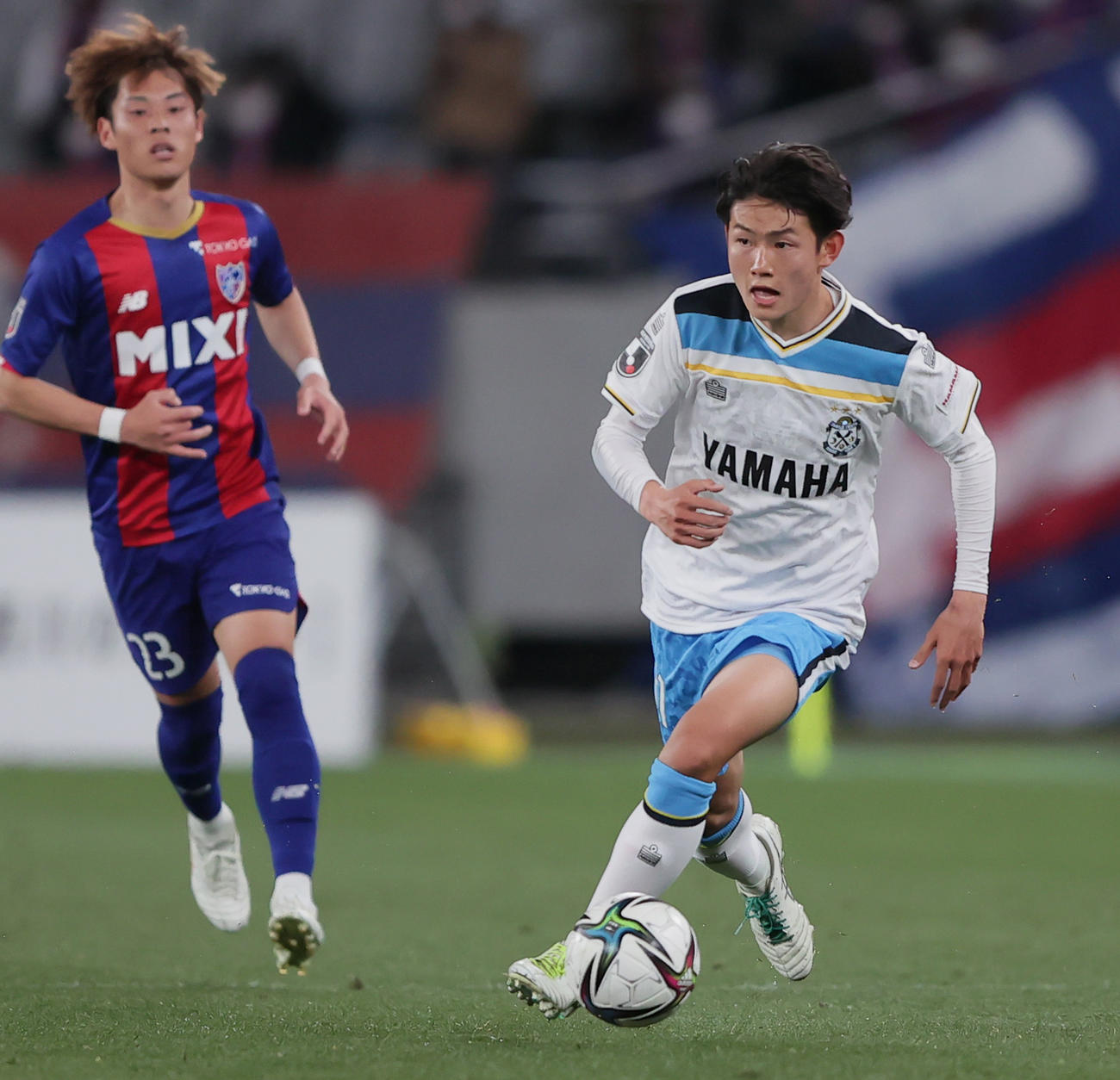 東京対磐田　後半、ドリブルする磐田古川（撮影・野上伸悟）