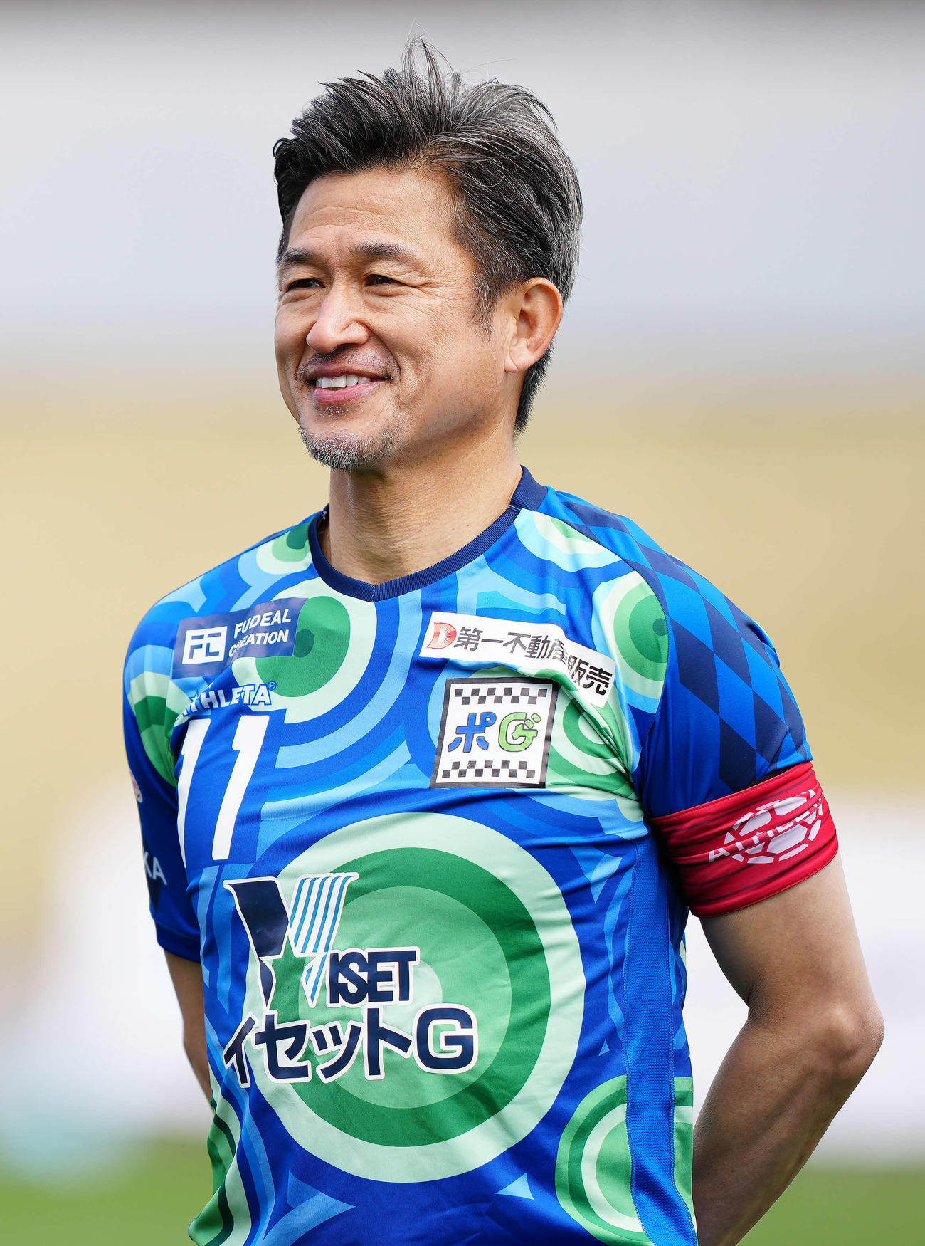 岡崎対鈴鹿　試合前、主将マークを着け、整列する鈴鹿カズ（撮影・江口和貴）