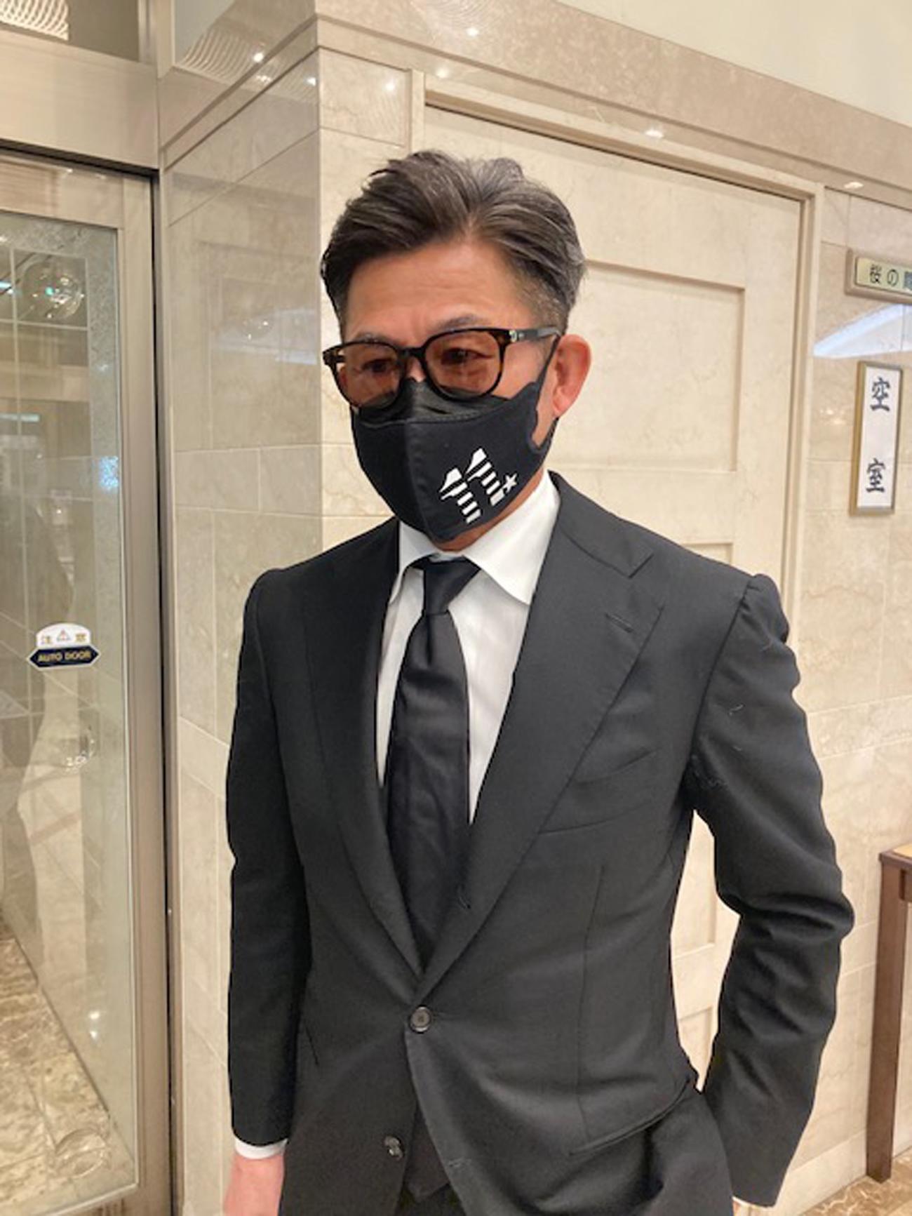 叔父納谷義郎氏の通夜に参列した鈴鹿カズ