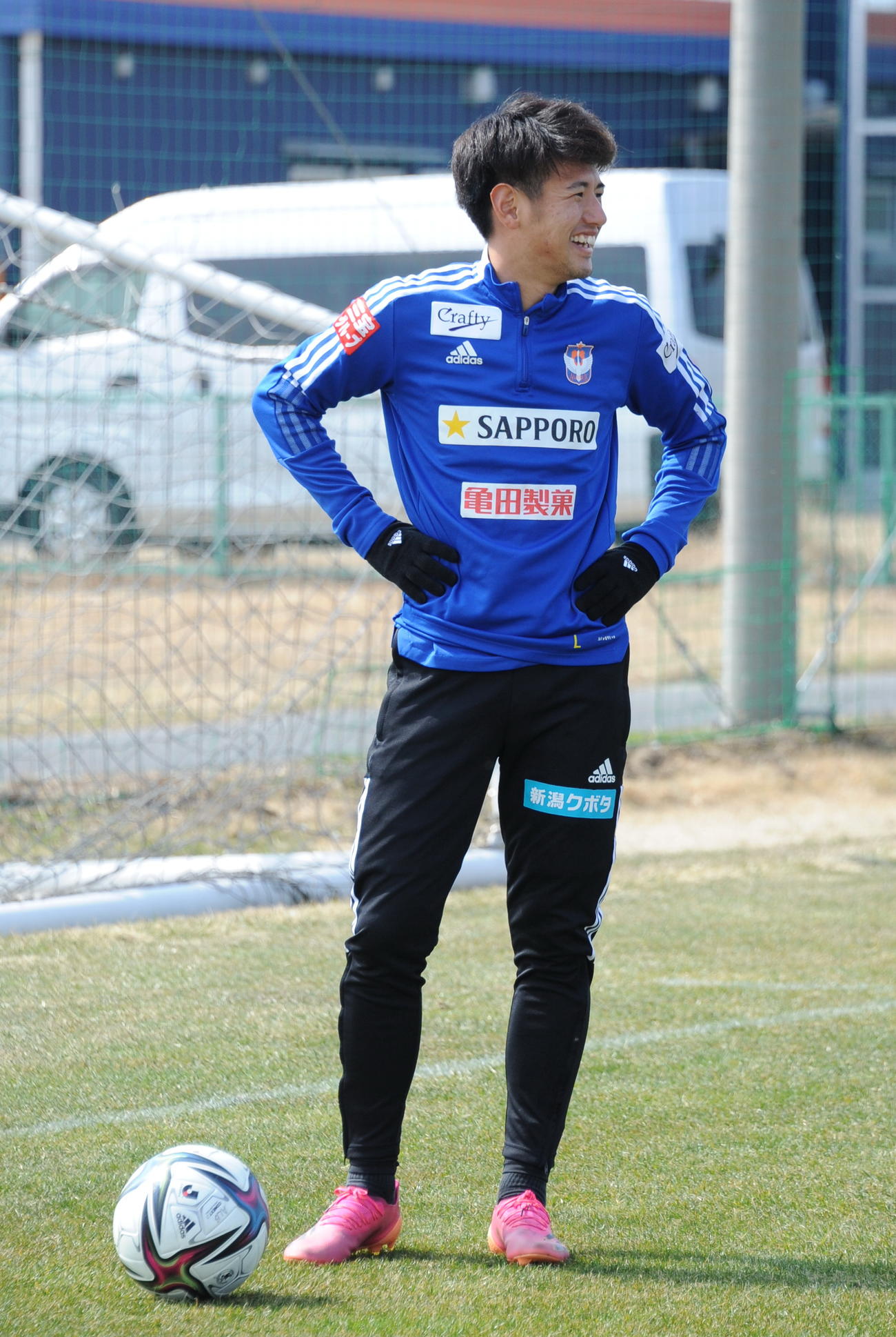笑顔を見せる松田