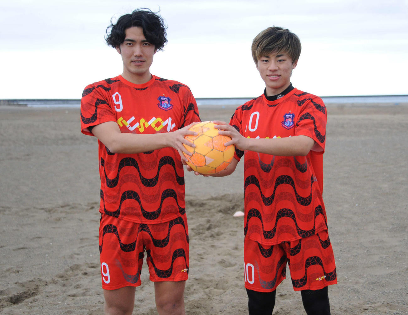 初めて日本代表候補合宿に参加の成田（左）と藤本