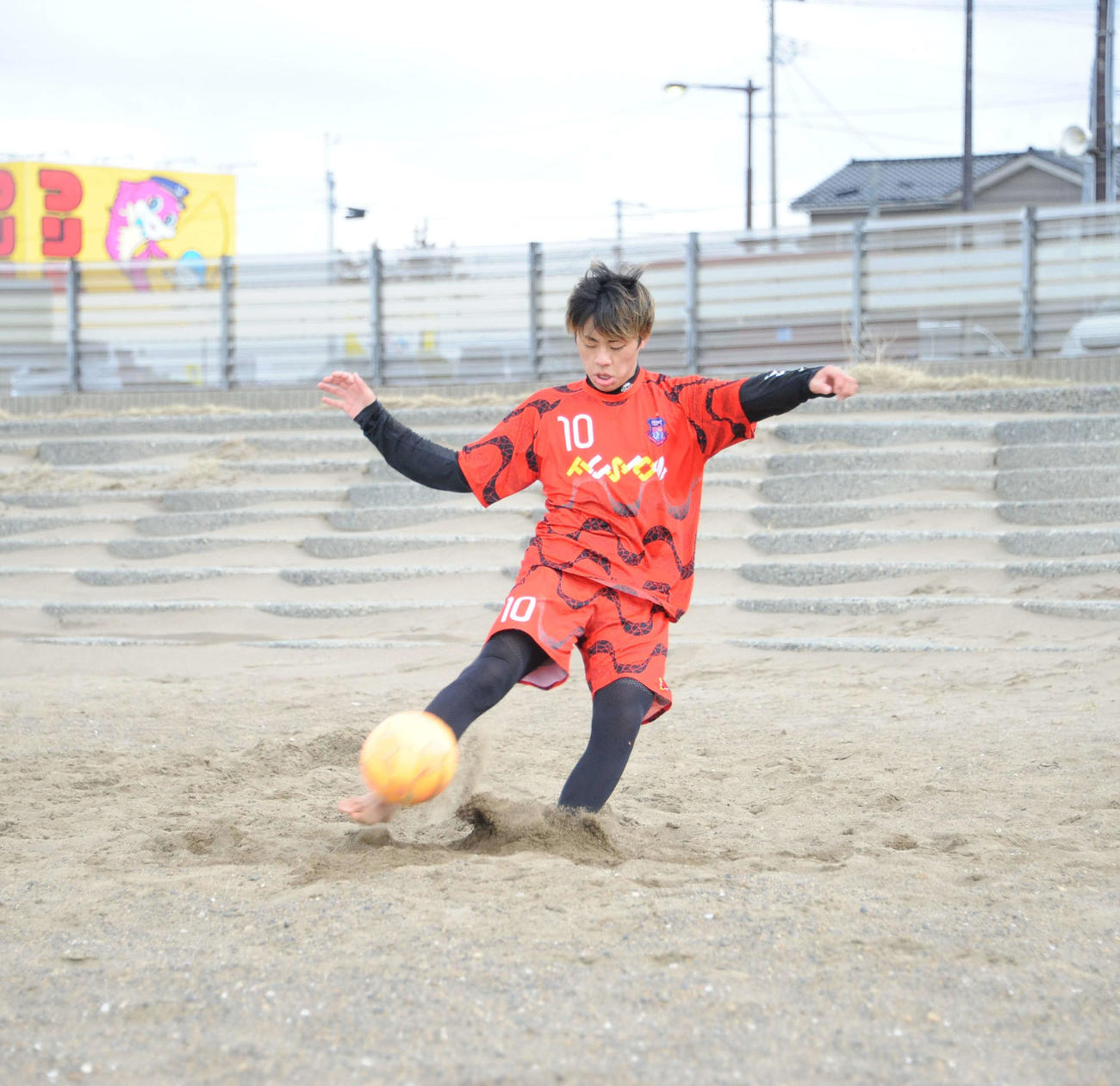 藤本は高い能力でオールマイティーなプレーを見せる