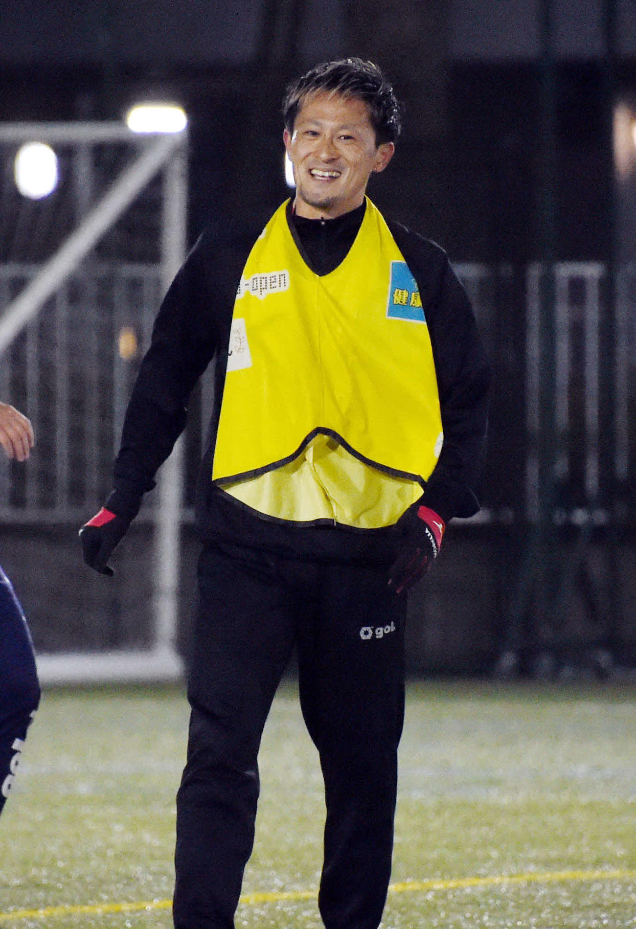 笑顔で練習する南葛SC・MF関口（撮影・山田愛斗）