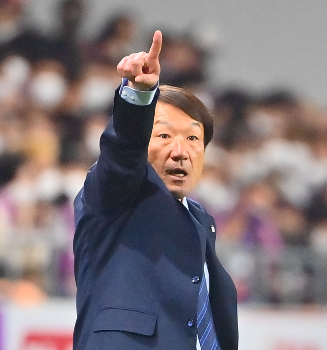 京都対G大阪　懸命にピッチに向かって指示を出すG大阪片野坂監督（撮影・和賀正仁）