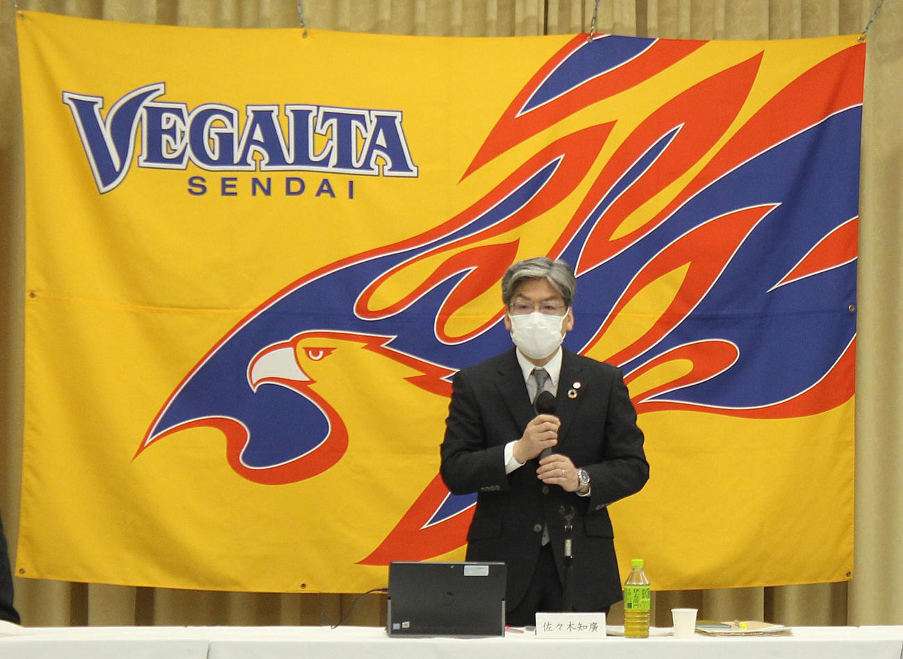 取締役会に出席した佐々木社長（C）VEGALTA　SENDAI