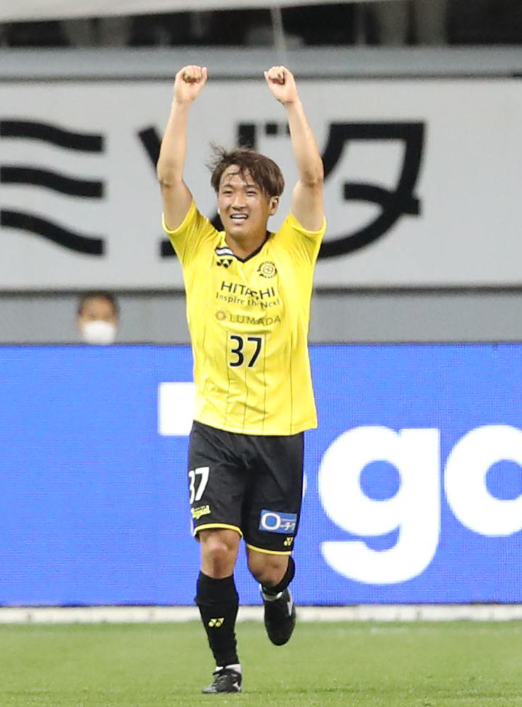 鳥栖対柏　前半、柏鵜木郁哉は先制ゴールを決め喜ぶ（撮影・梅根麻紀）