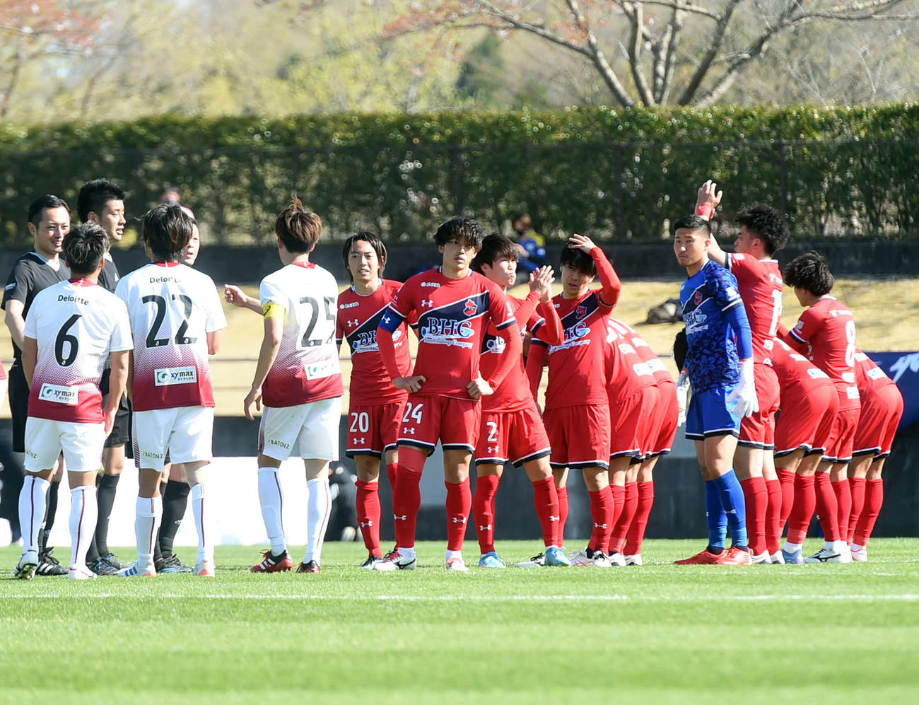 Jリーグ初黒星に悔しげな表情のいわきイレブン