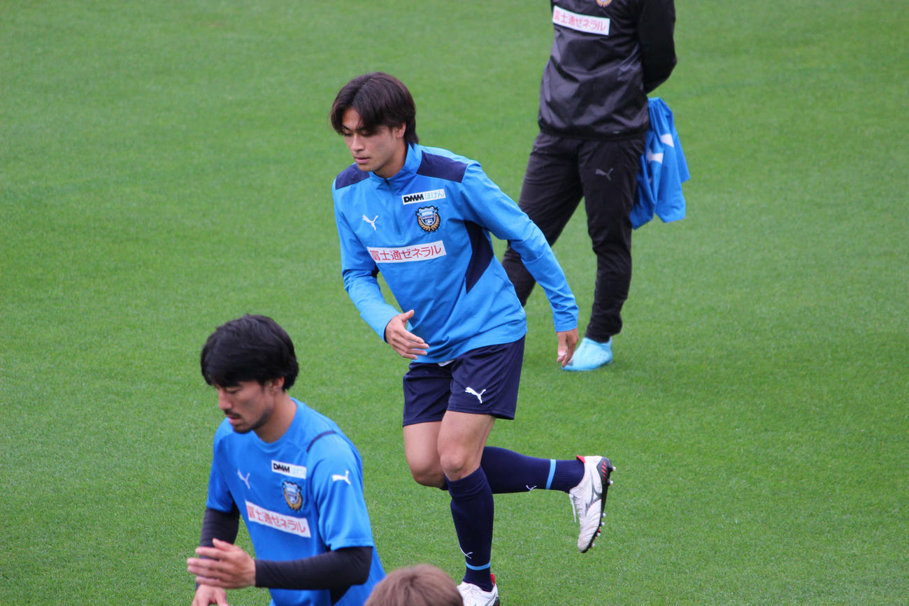 練習参加しているMF松井蓮之（2021年5月21日撮影）