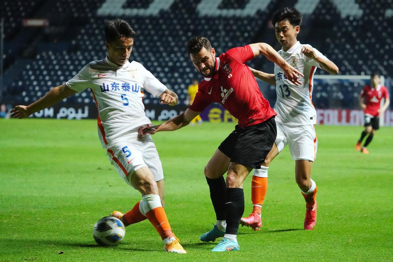 後半、ゴールを決めたシャルク（ロイター）