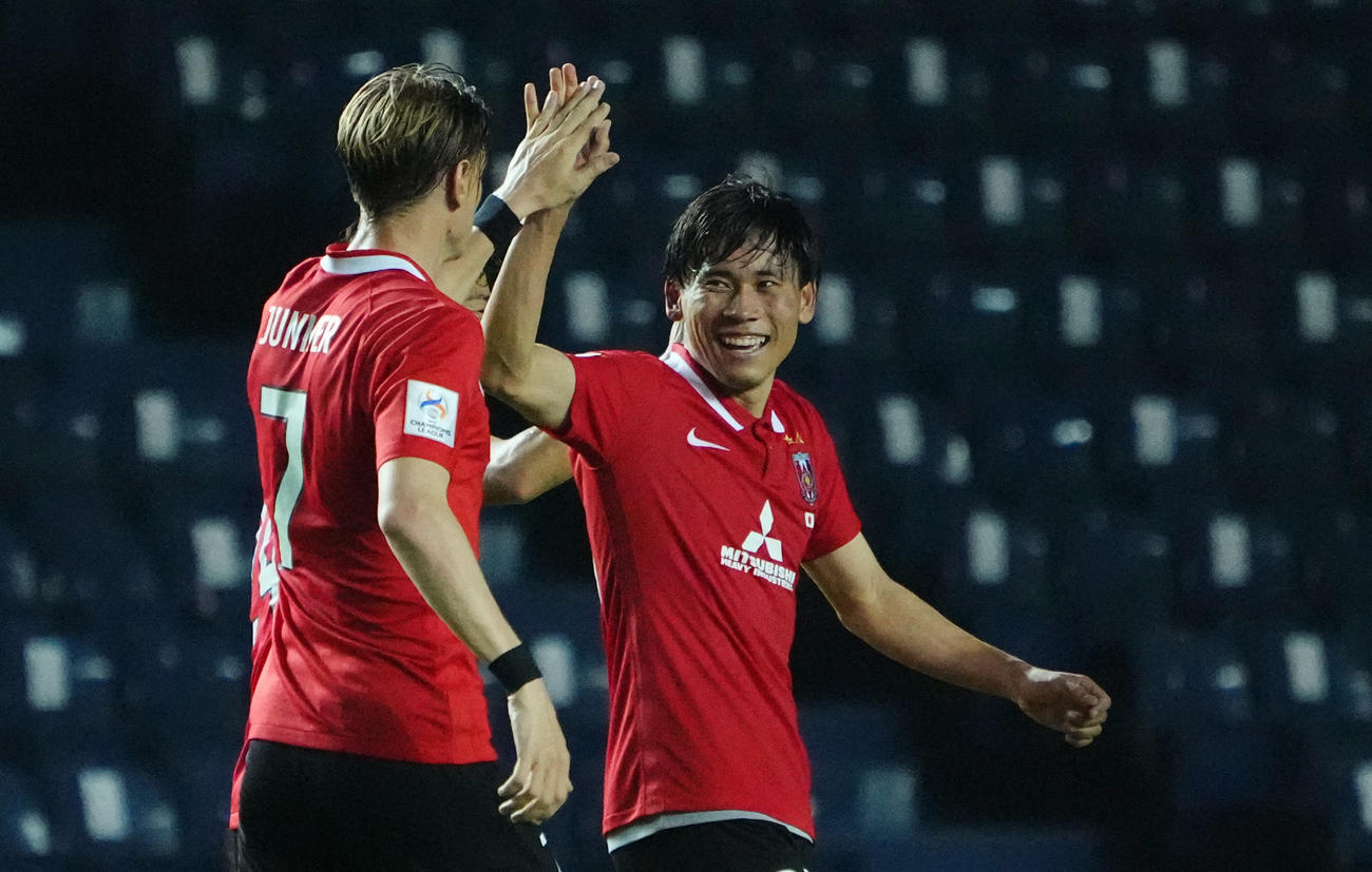 後半終了間際にダメ押しゴールを奪った安居（ロイター）