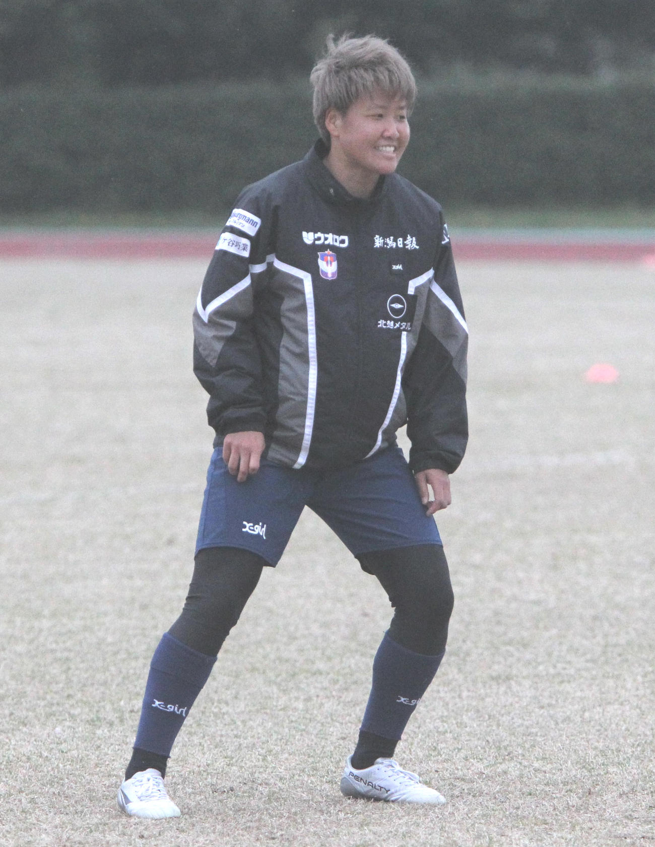 INAC神戸戦に向けた前日練習で笑顔を見せる道上