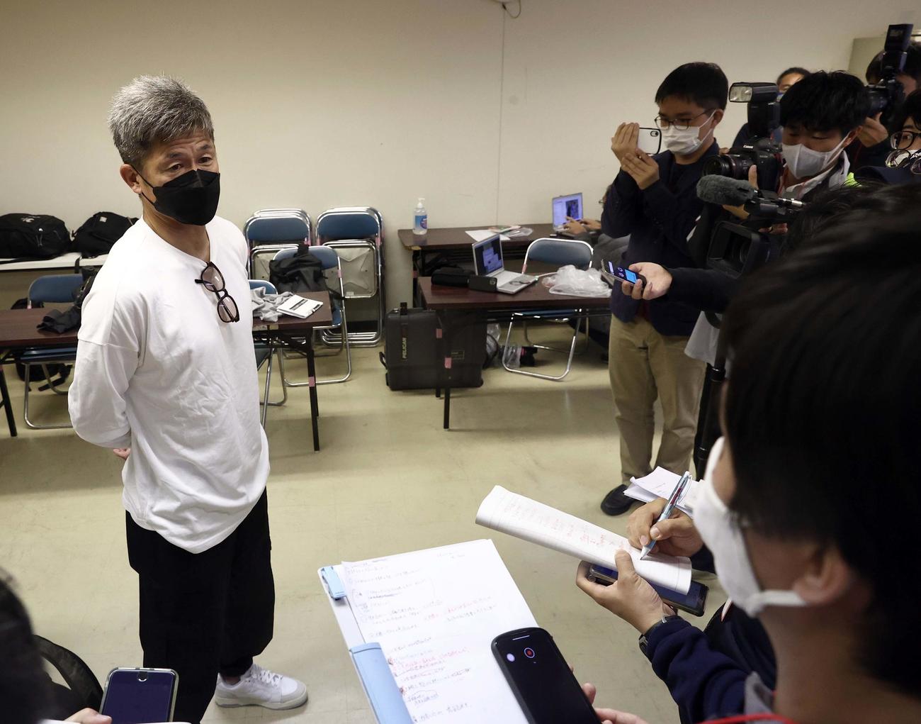 鈴鹿対四日市大　試合後、取材に応じる鈴鹿カズ（撮影・上田博志）