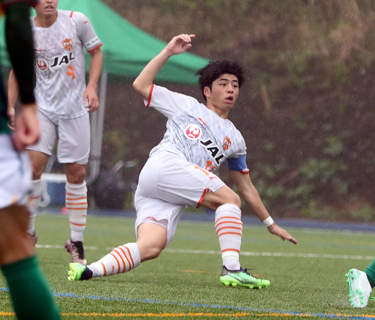 後半29分、先制点を決める清水ユース・斉藤