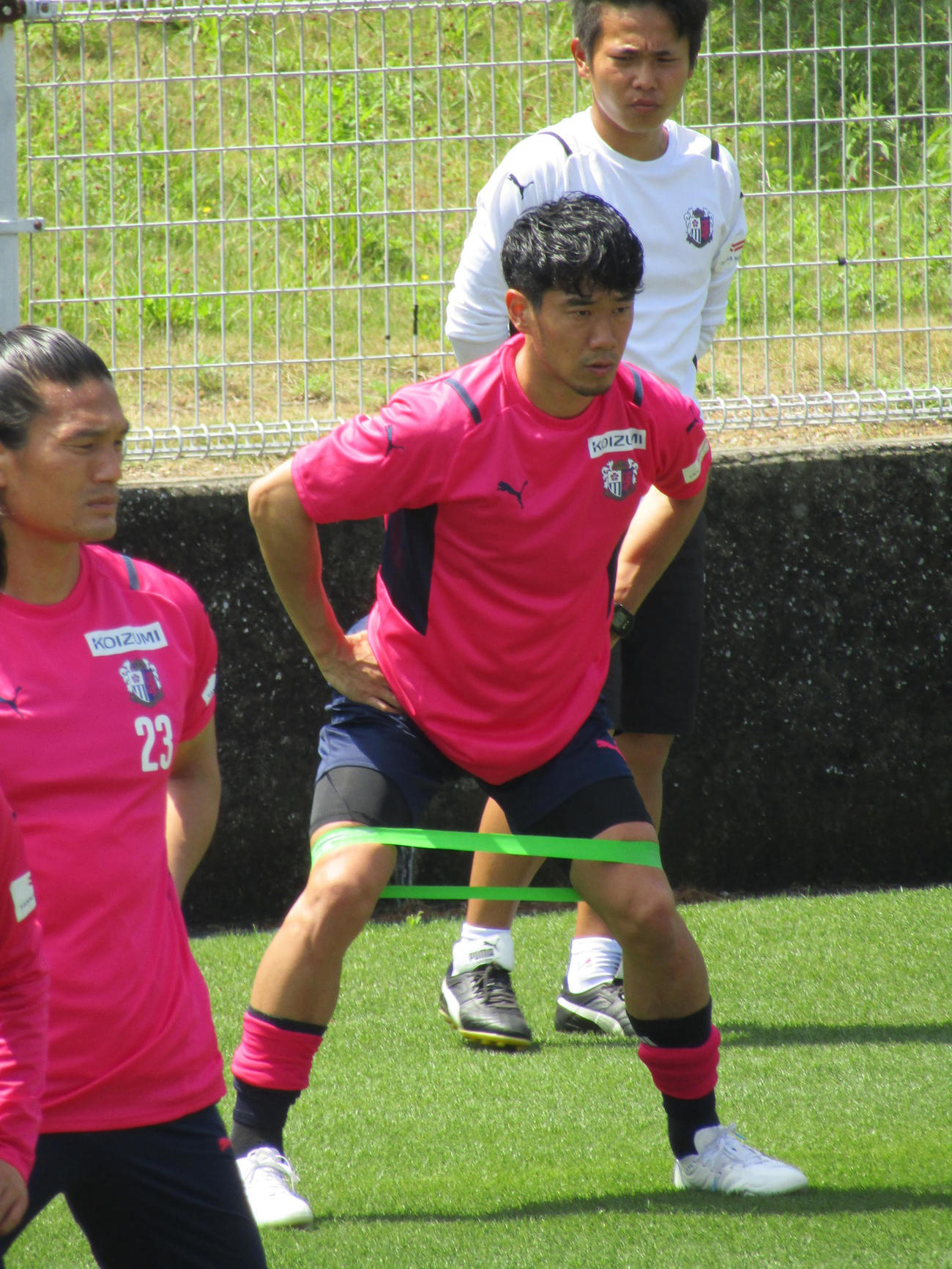 2週連続で古巣C大阪の練習に参加した香川真司（中央）