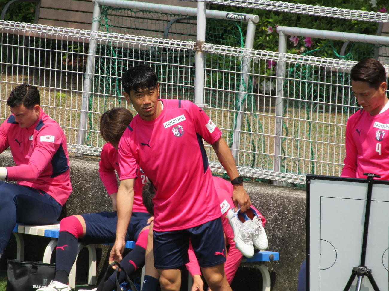 2週連続で古巣C大阪の練習に参加した香川真司（中央）