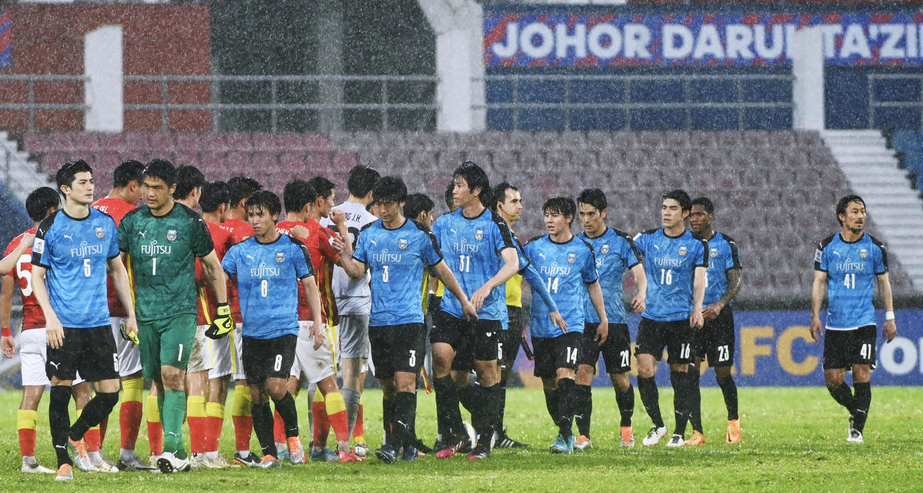 広州FCに勝利した川崎イレブン。I組の2位となった（ゲッティ＝共同）