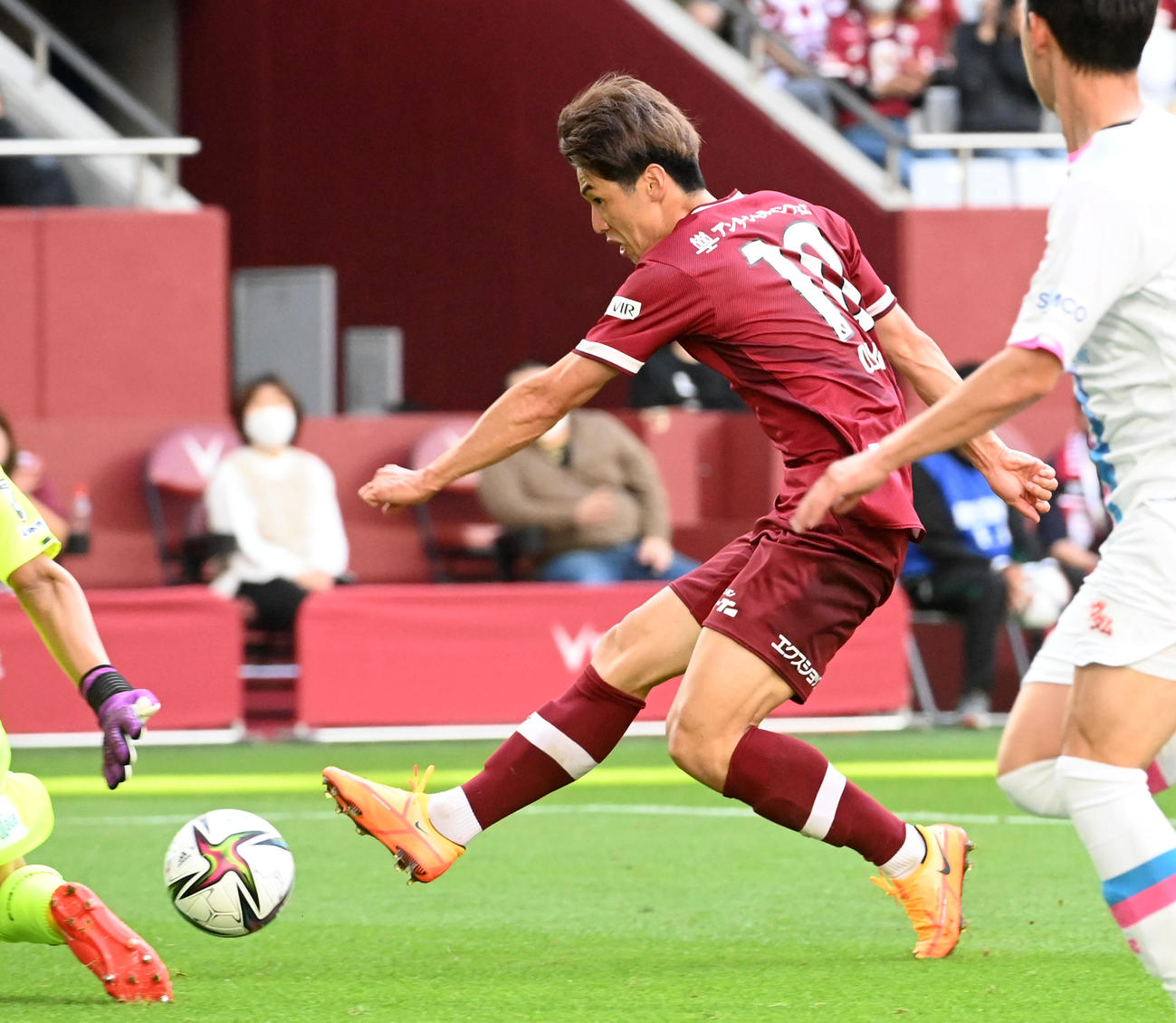 神戸対鳥栖　後半、チーム4点目のゴールを決めた神戸大迫（撮影・前岡正明）
