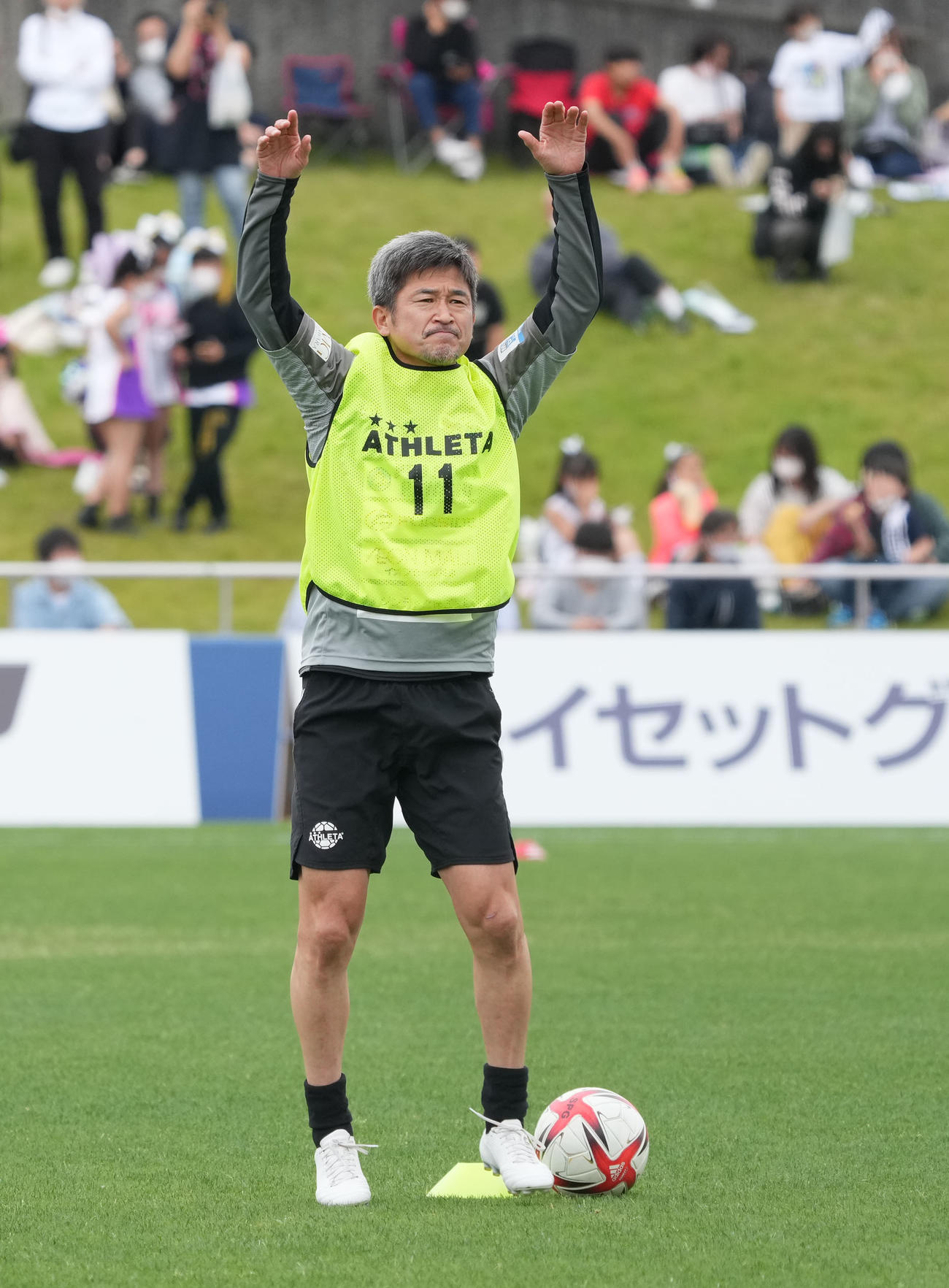 鈴鹿対HondaFC　試合前のウォーミングアップをする鈴鹿三浦知（撮影・森本幸一）