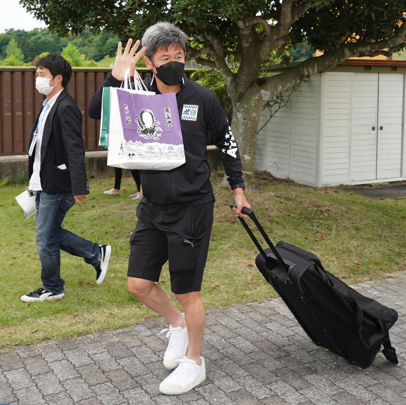 鈴鹿対HondaFC　試合後、引き上げる三浦知（撮影・森本幸一）
