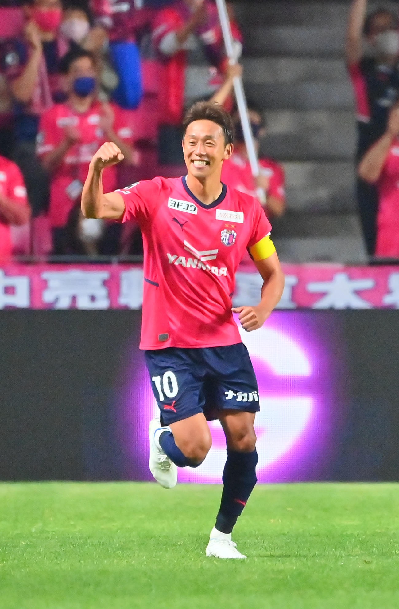 C大阪対浦和　後半、PKで先制ゴールを決めたC大阪清武はガッツポーズ（撮影・和賀正仁）