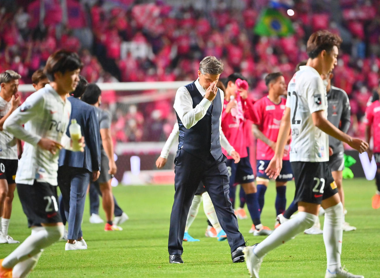 C大阪対浦和　C大阪に敗れ思案顔の浦和ロドリゲス監督（撮影・和賀正仁）