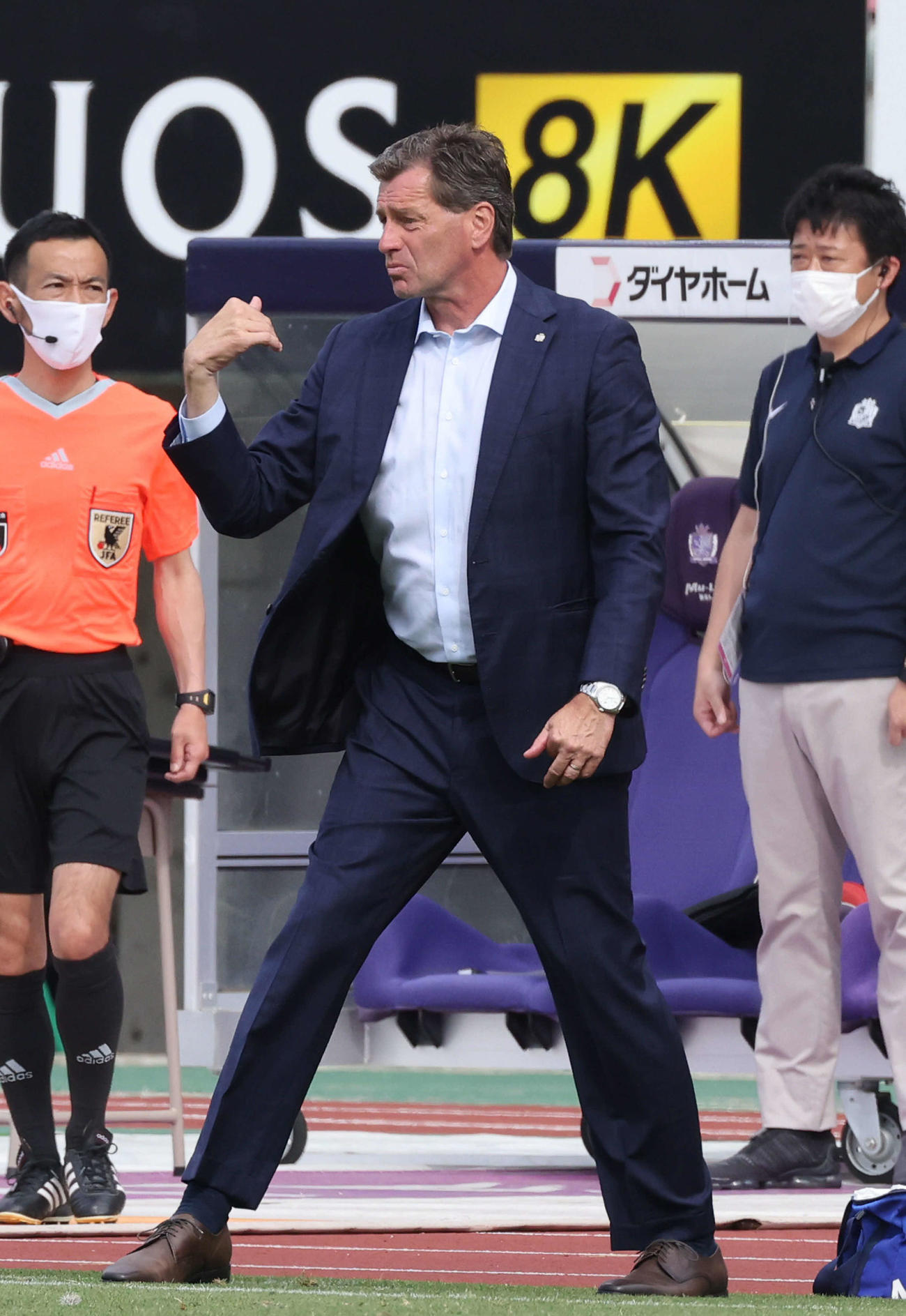 J1広島対名古屋　後半　広島スキッベ監督（撮影・加藤孝規）