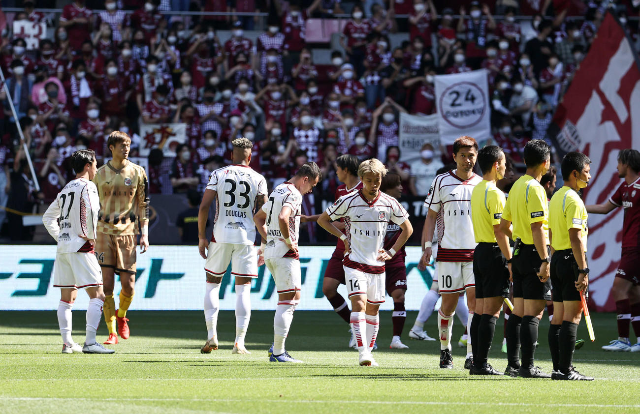 神戸対札幌　神戸に敗れた札幌イレブンたち（撮影・加藤哉）
