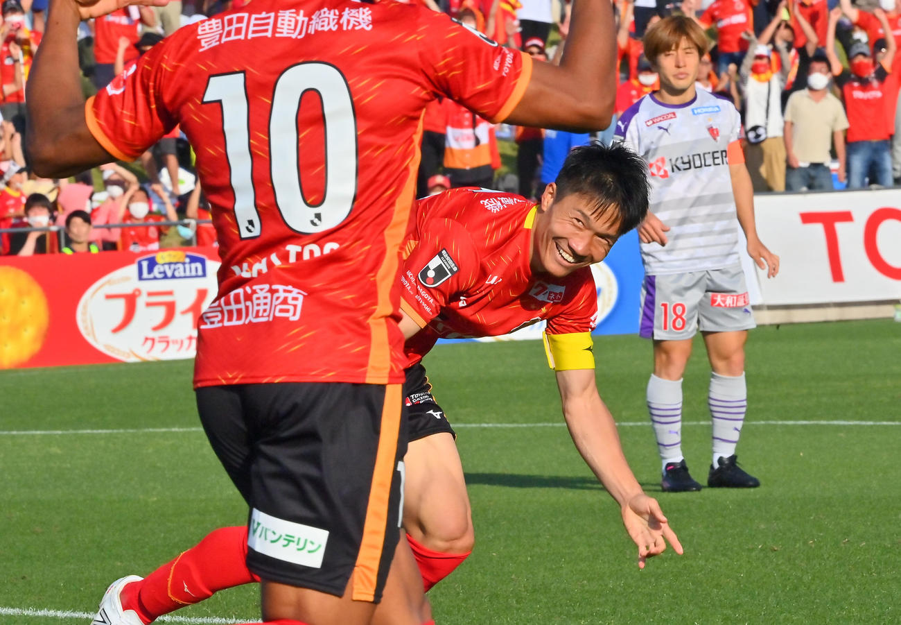 名古屋対京都　後半、2点目のゴールを決める名古屋稲垣（撮影・和賀正仁）