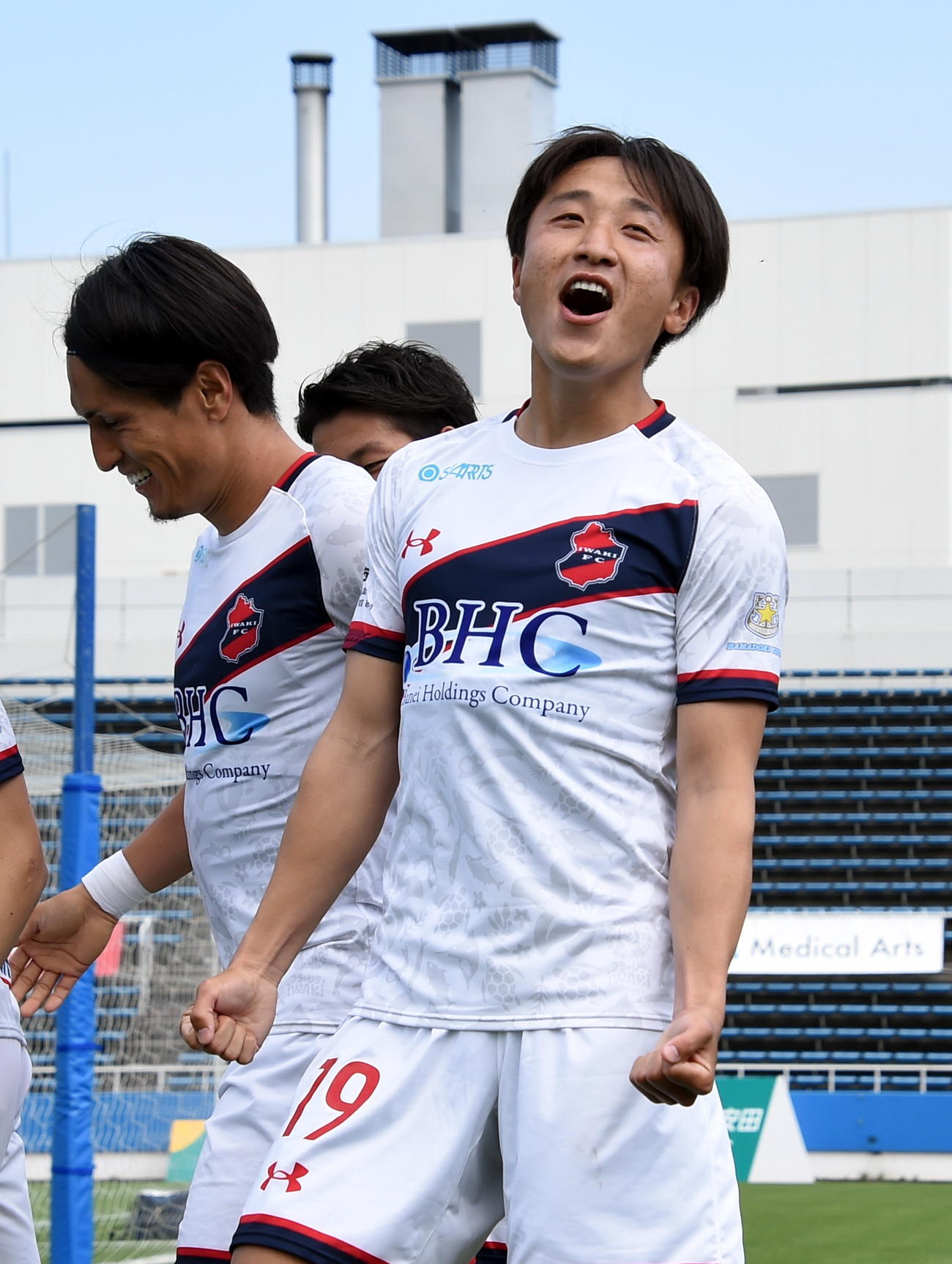 後半3分、2点目を決めて雄たけびを上げる岩渕