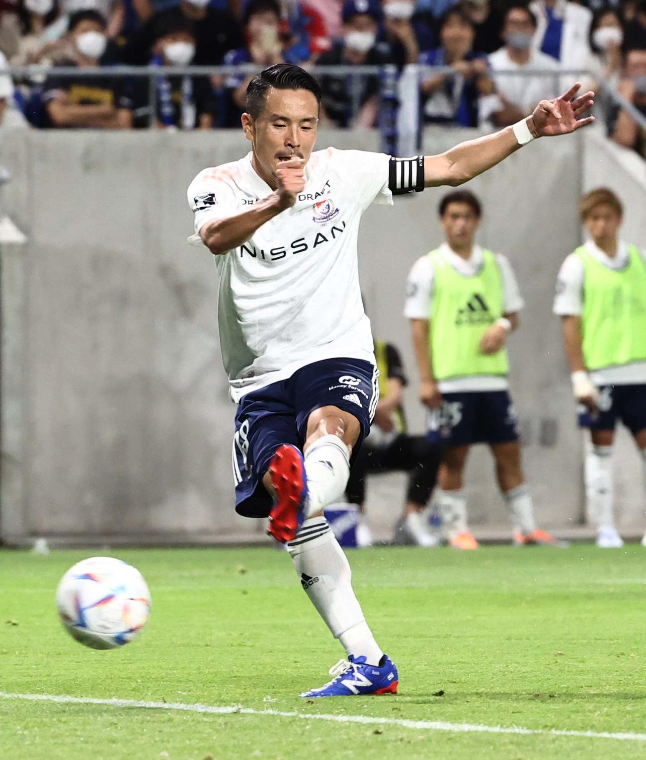 G大阪対横浜FM　後半、勝ち越しゴールを決める横浜FM水沼（撮影・上田博志）