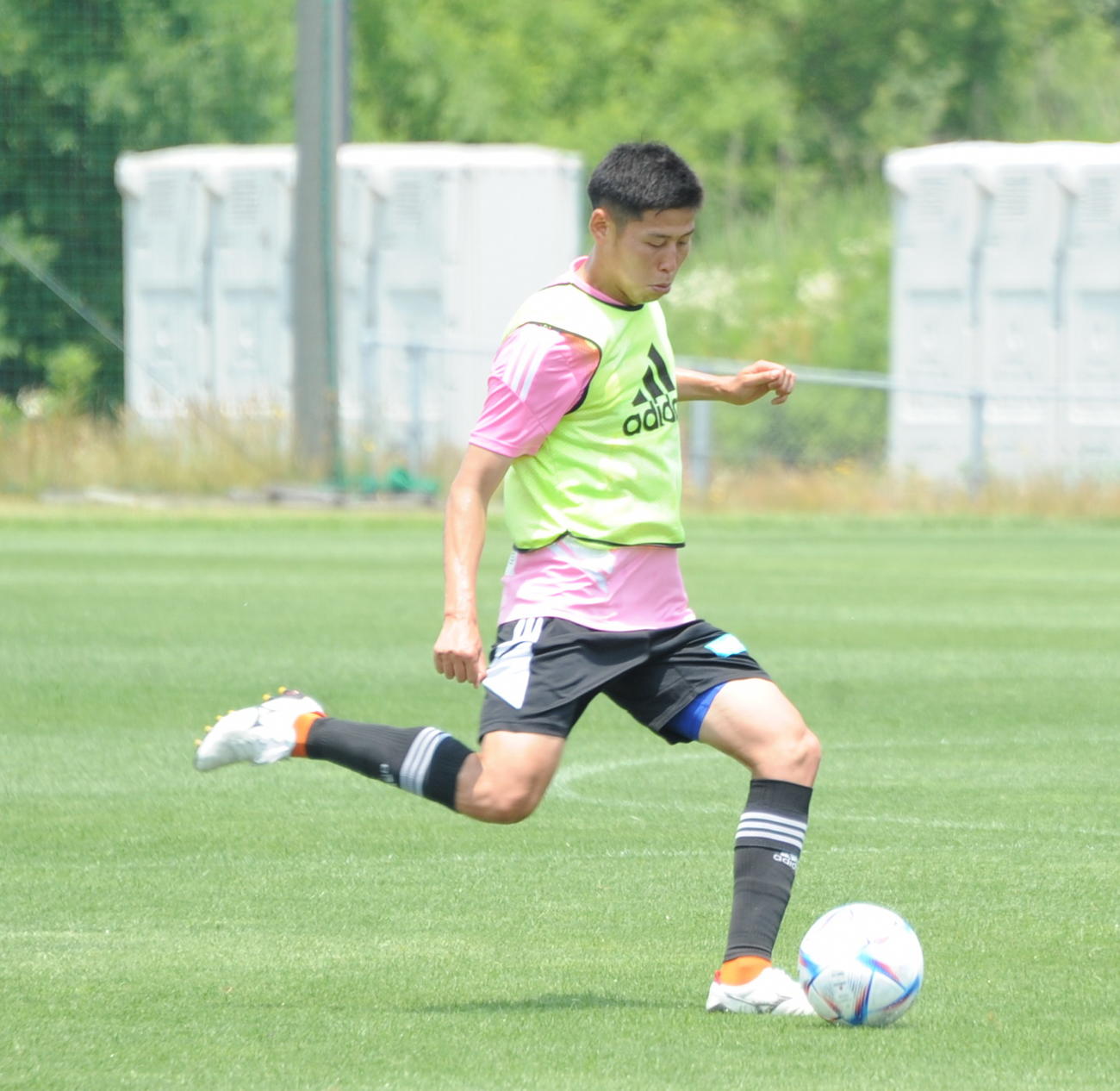 横浜FC戦に向けて調整する谷口（22日撮影）
