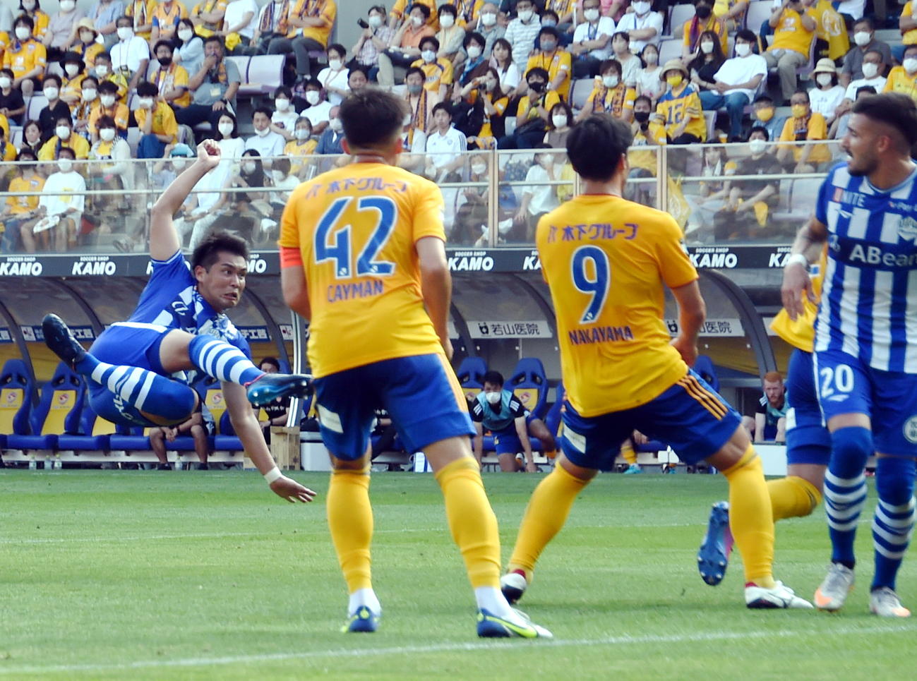 前半33分、先制ゴールを決める山形DF野田（撮影・山田愛斗）