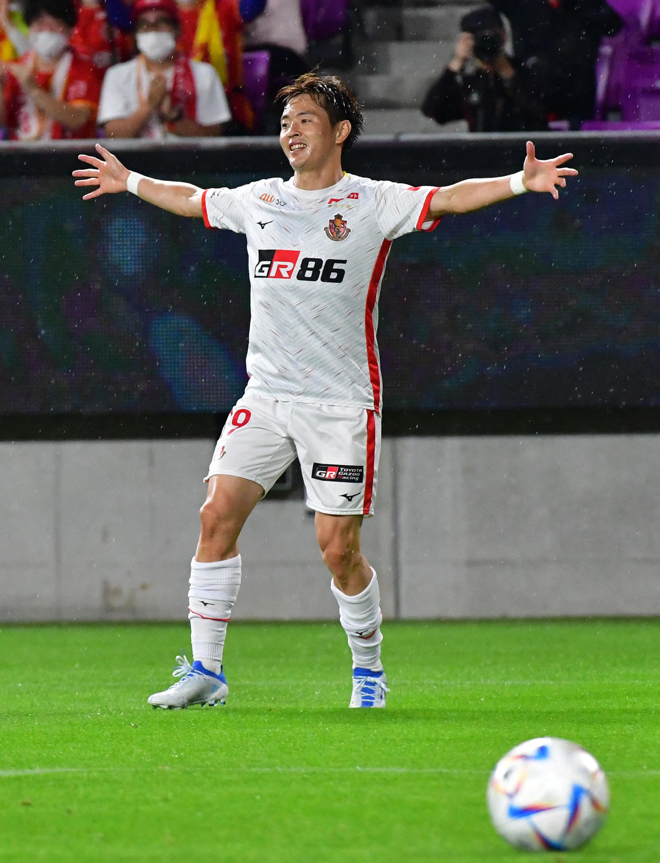 6月11日、京都対名古屋　後半、決勝点となるゴールを決め喜ぶ名古屋斎藤