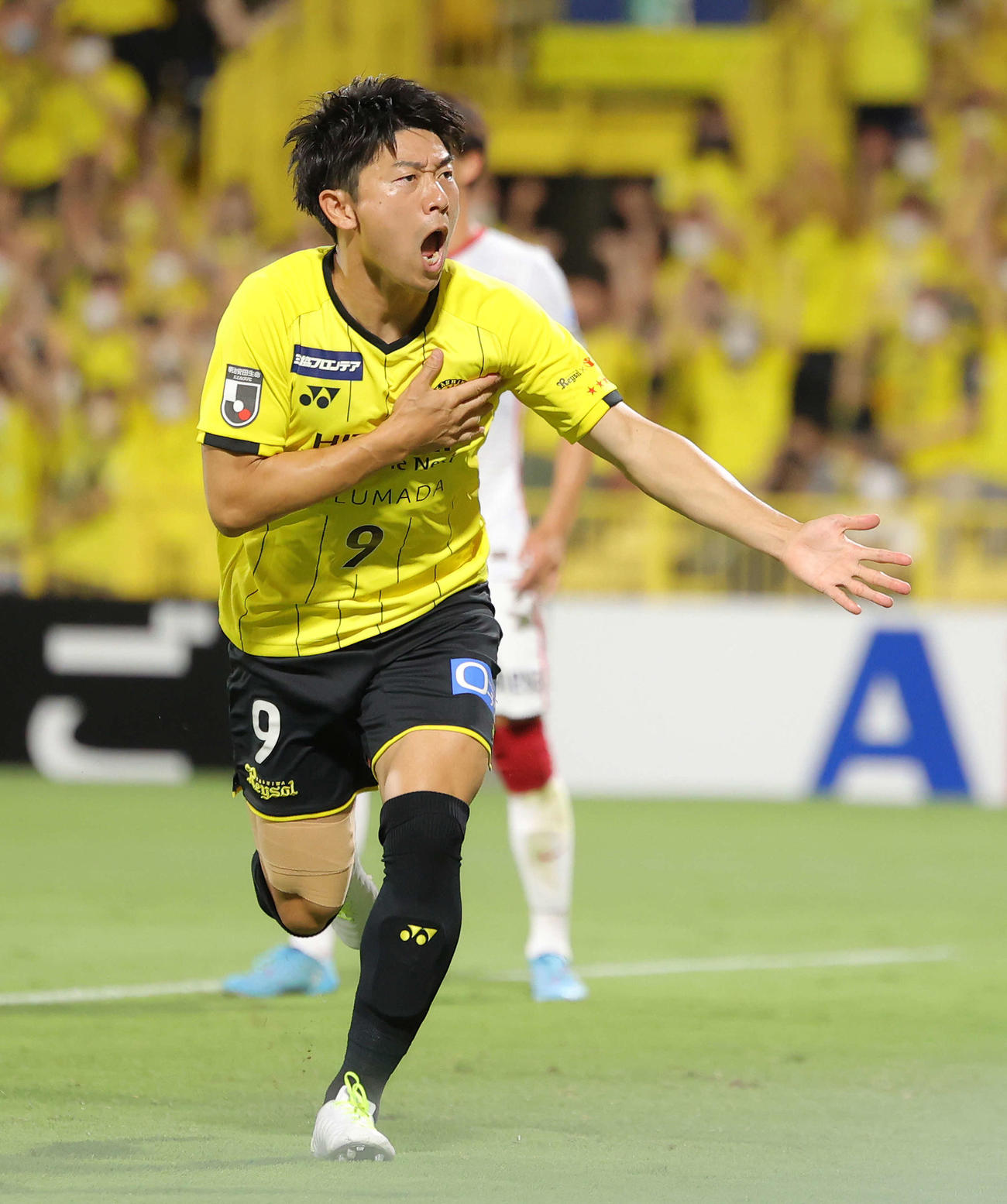 柏対鹿島　後半、ゴールを決める柏武藤（撮影・河田真司）