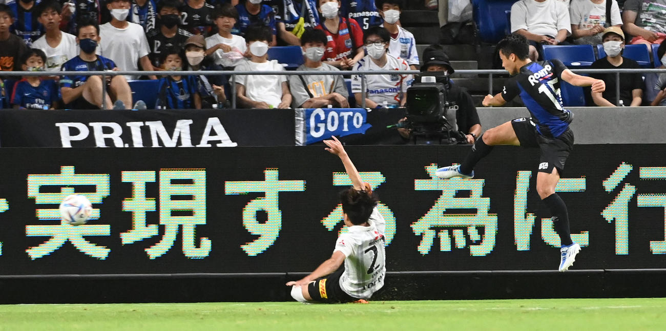 G大阪対浦和　前半、先制ゴールを決めたG大阪斉藤（撮影・前岡正明）