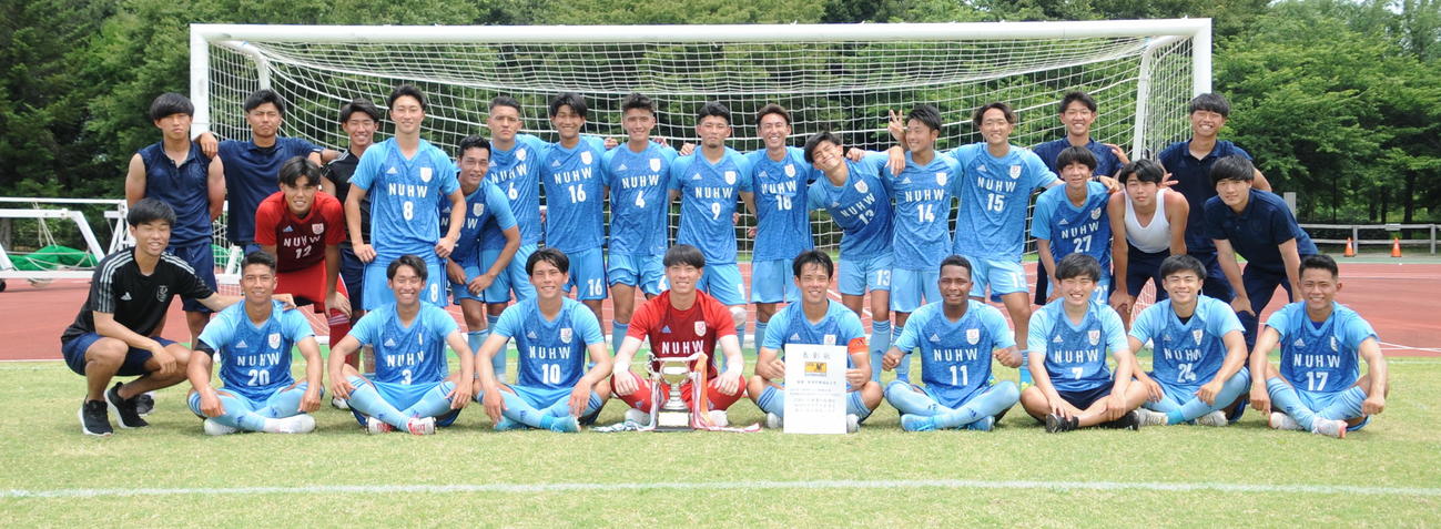 優勝した新潟医療福祉大のメンバー