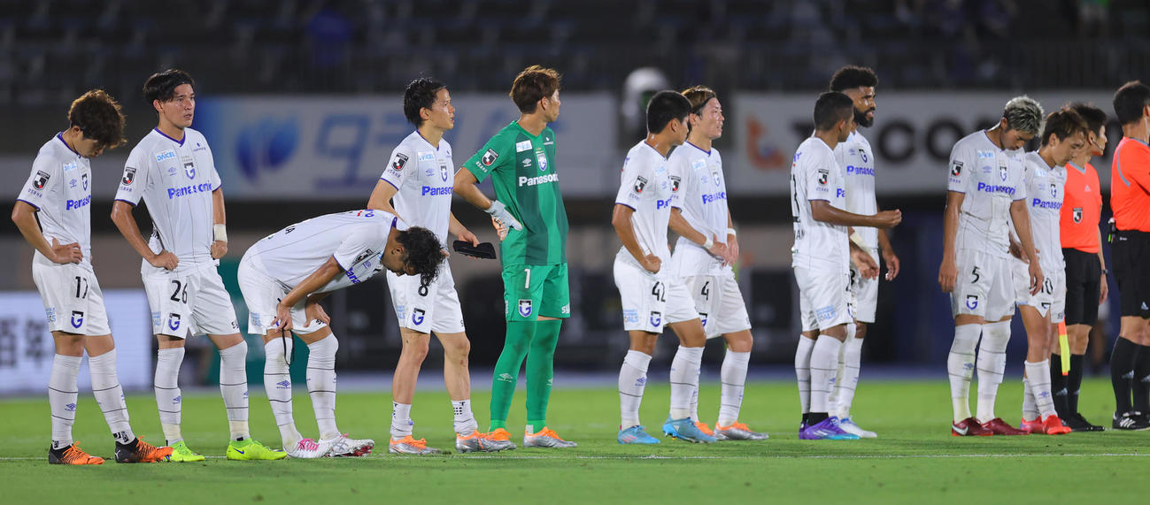 湘南対G大阪　0－1で敗れたG大阪イレブン（撮影・野上伸悟）