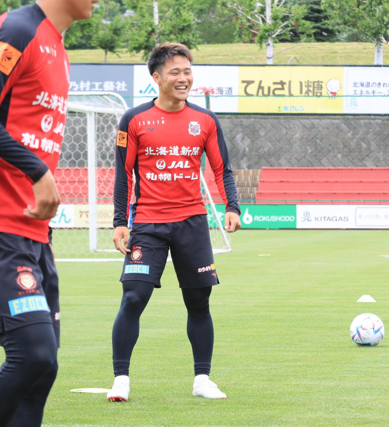 誕生日に鹿島戦前日練習に臨む札幌小柏（撮影・保坂果那）