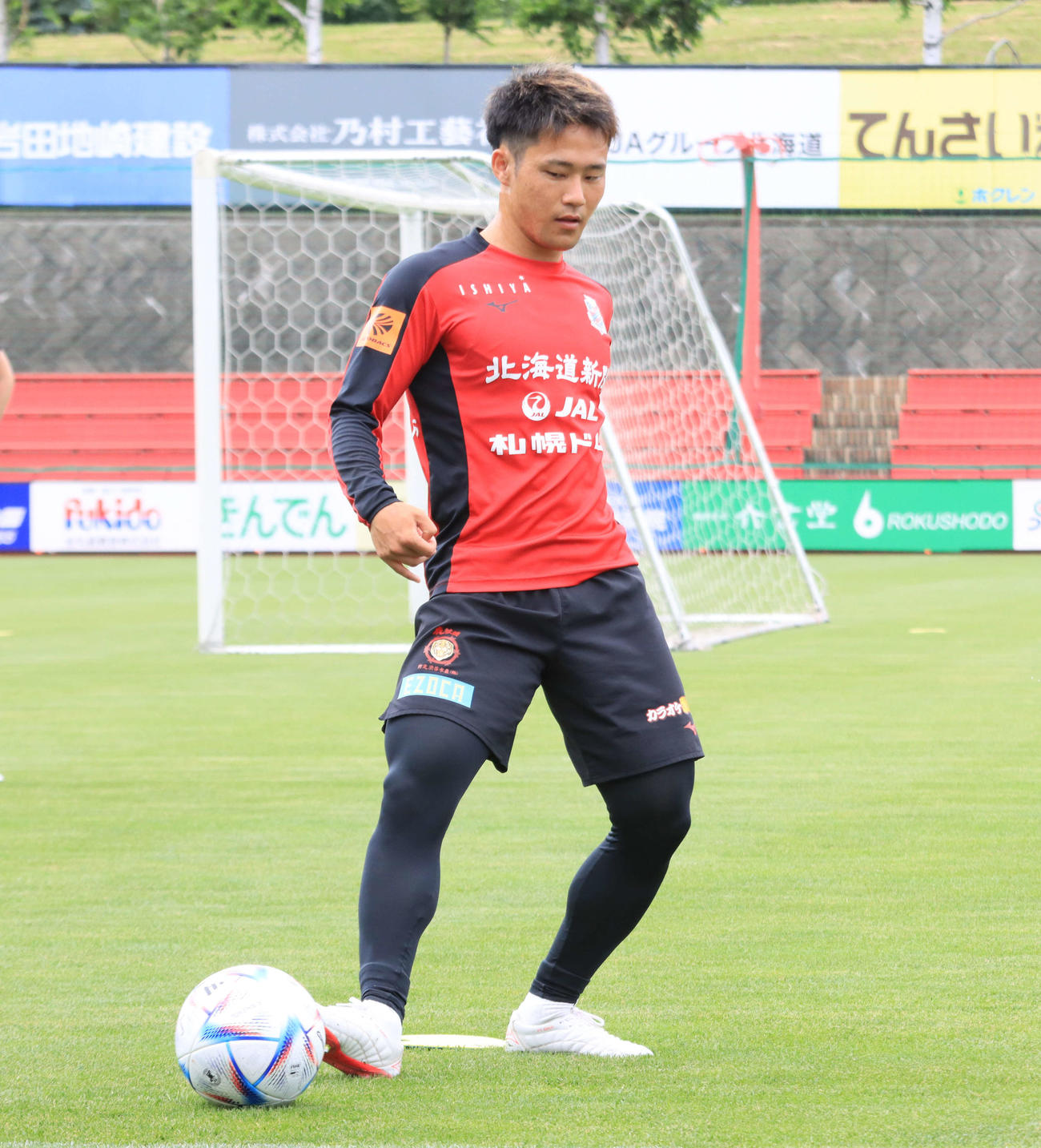 誕生日に鹿島戦前日練習に臨む札幌小柏（撮影・保坂果那）
