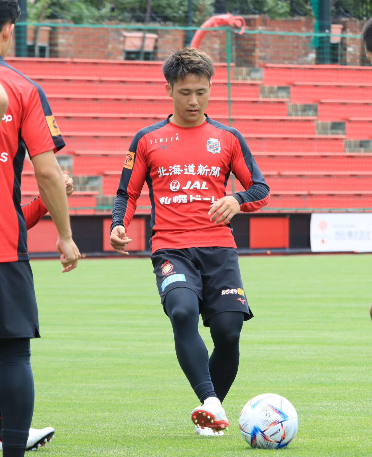 誕生日に鹿島戦前日練習に臨む札幌小柏（撮影・保坂果那）