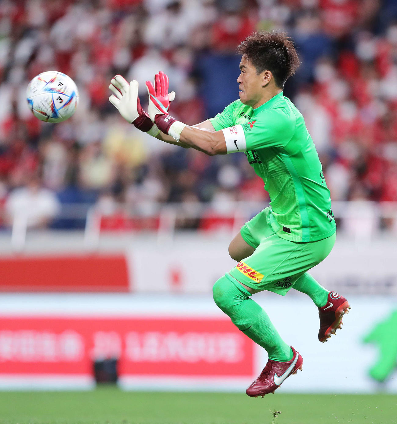 浦和対東京　後半、シュートボールを止め浦和GK西川（撮影・河田真司）