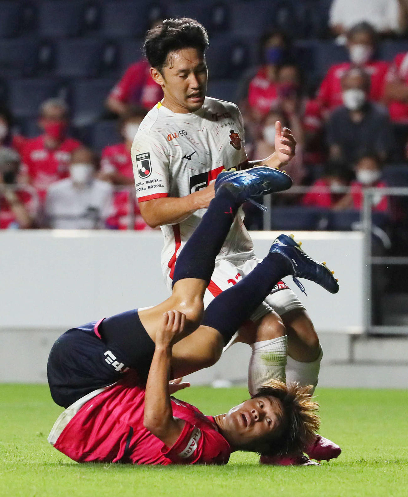 C大阪対名古屋　後半、C大阪為田大貴はクロスに合わせて勝ち越しゴールを決めて1回転（撮影・宮崎幸一）