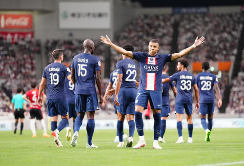 浦和対パリ・サンジェルマン　前半、ゴールを決め、ポーズを決めるパリ・サンジェルマンのエムバペ（撮影・江口和貴）